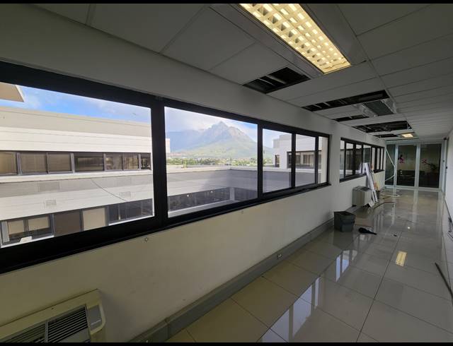 222M² OFFICE TO LET IN PINELANDS